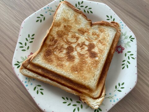 ポテトサラダとキャベツときゅうりのホットサンド